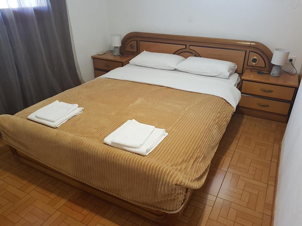G-George Apartments By The Sea And Airport Liádha Kültér fotó